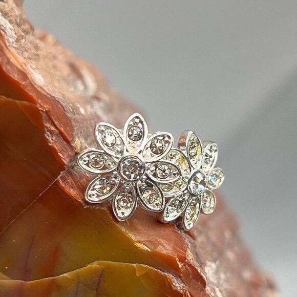 Kawaii Floral Post Swarovski Crystals Statement Earrings - Picture 8 of 14